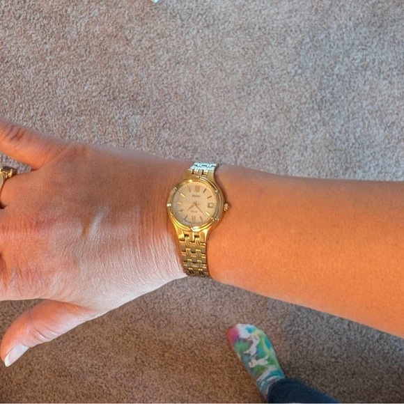 Seiko women’s gold watch with time and date. - Picture 5 of 5